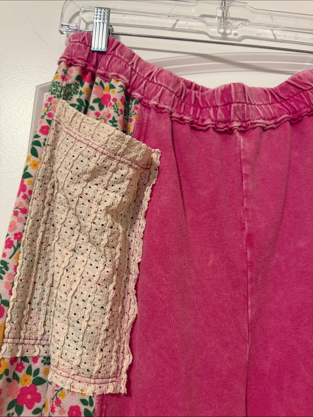 Boho Wide-Leg Floral Panel Pink Pants with Pockets - Picture 2 of 10